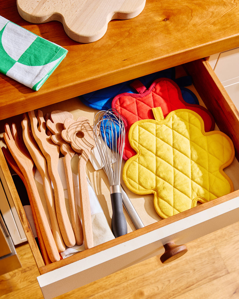 Serving Friends Pot Holder - Yellow