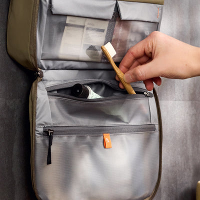 Hanging Toiletry Kit - Sea Kelp