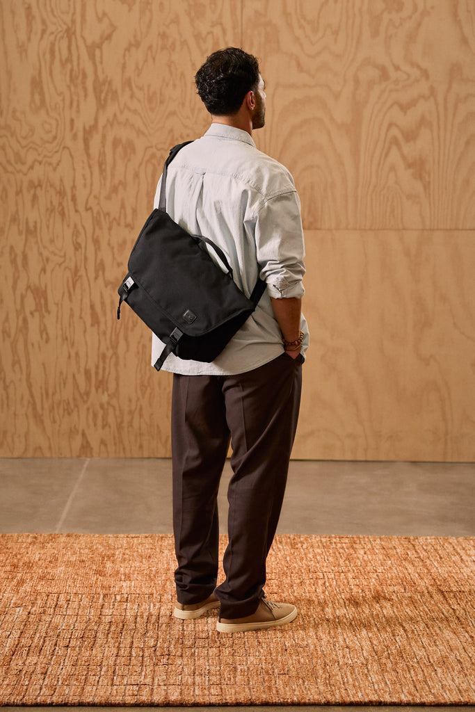 Classic Messenger Bag - Black