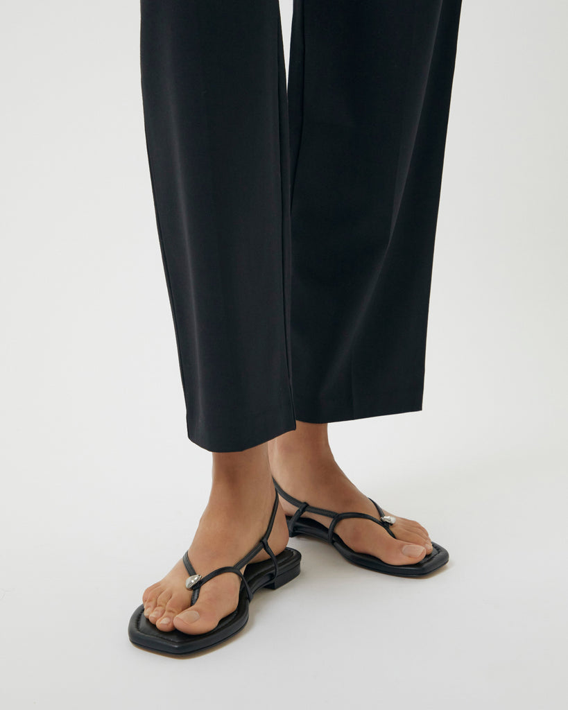 Halle Flat Sandal - Black