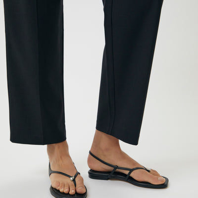 Halle Flat Sandal - Black