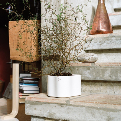 White Artek Riihitie Plant Pot B
