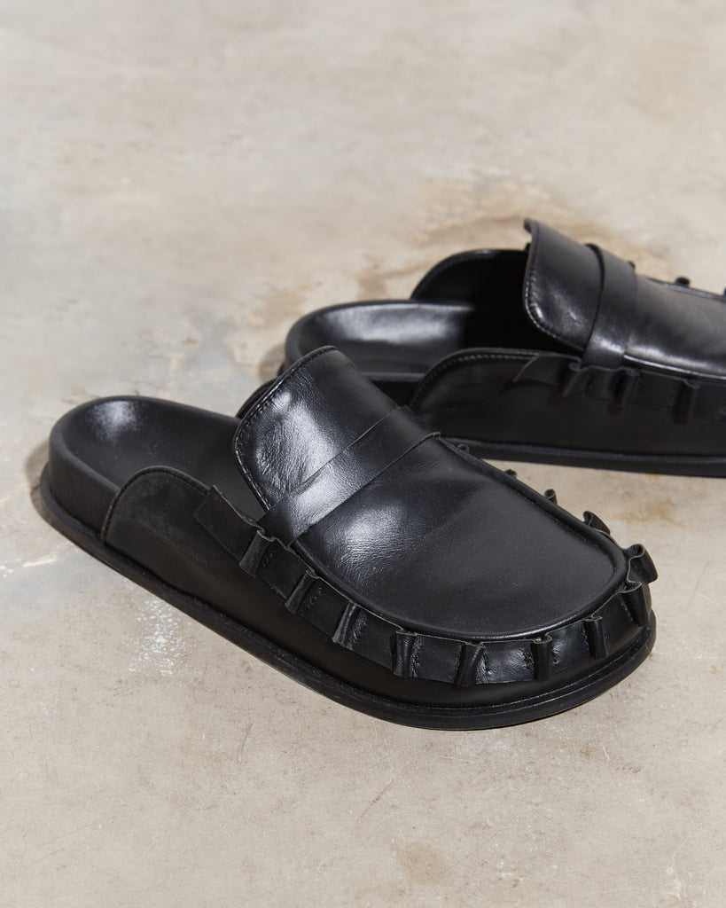 Malibu Frilly Mule