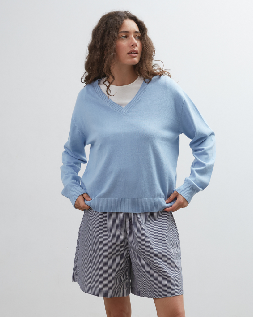 Studio V-Neck - Sky