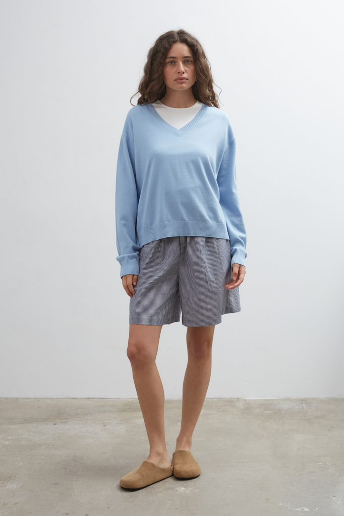 Studio V-Neck - Sky