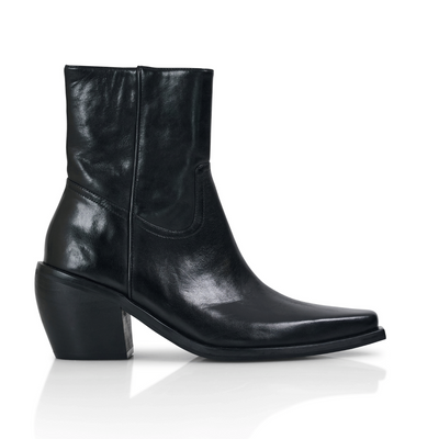Western Pointed Leather Boot