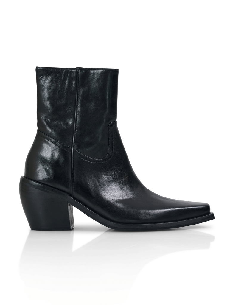 Western Pointed Leather Boot