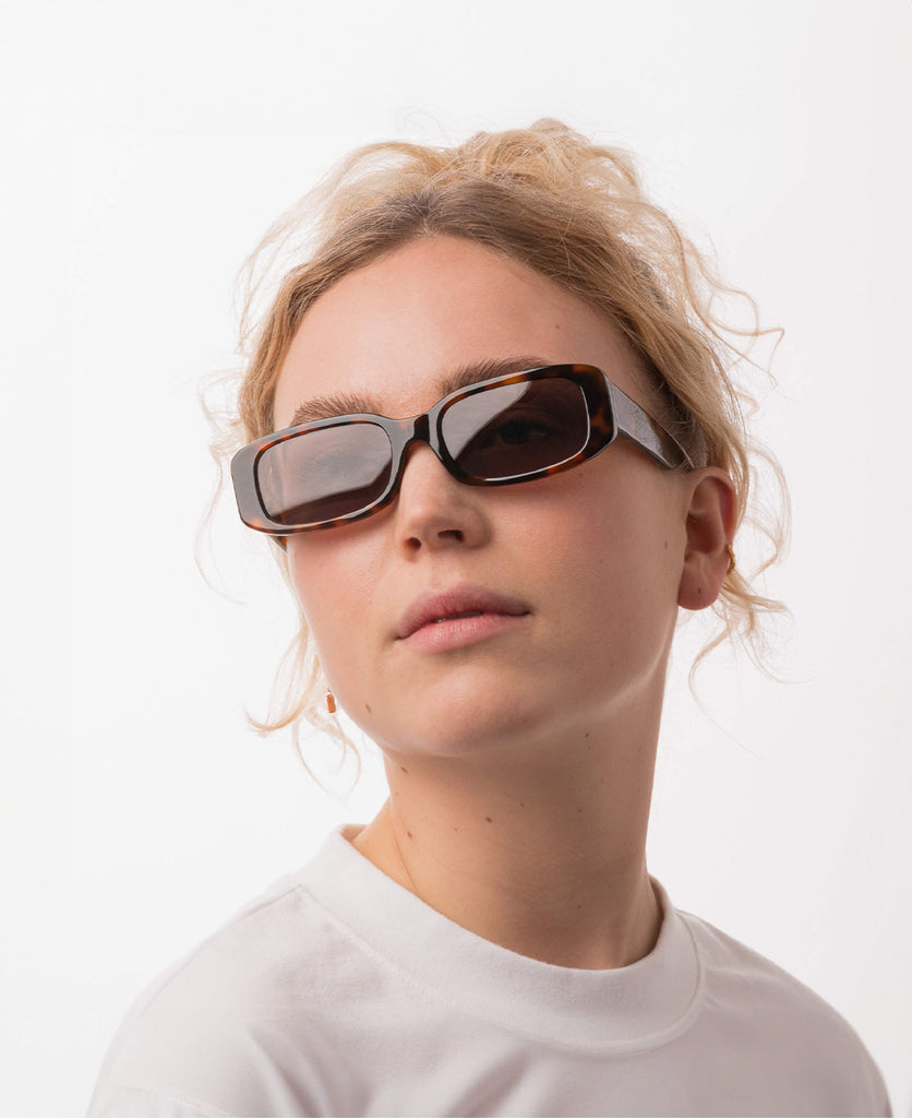 Roxie - Tortoise / Brown