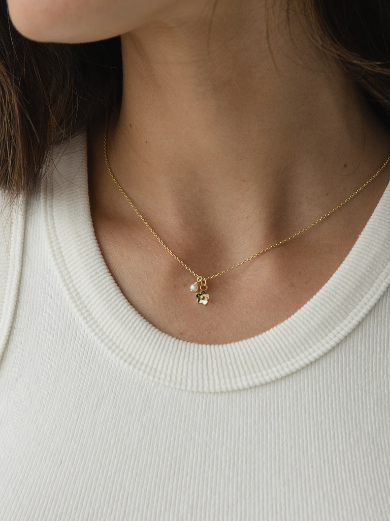 Daisy Day & Pearl Necklace
