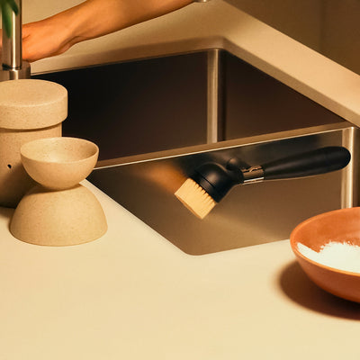 Dish Brush with Magnetic Stand - Black